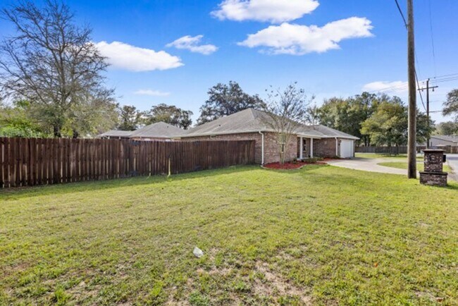 Building Photo - 3BR Smart Solar Home Near Eglin & Hurlburt AFB in Fort Walton Beach!