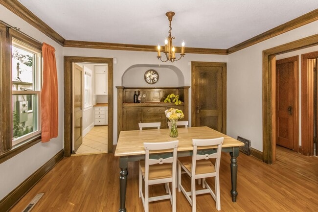 Building Photo - Wonderful 2 Bedroomed House in the heart of Saint Paul.