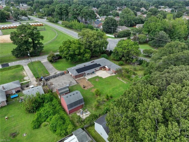 Building Photo - 101 Stadium Dr
