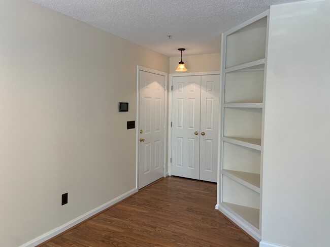 Building Photo - Gorgeous 2BR Somerset Village Condo