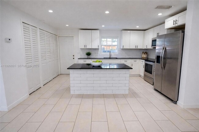 Building Photo - 1762 NE 145th St