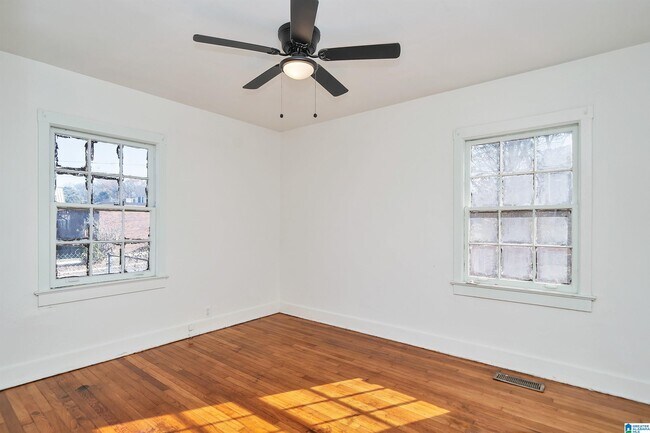 Building Photo - 621 Valley Rd