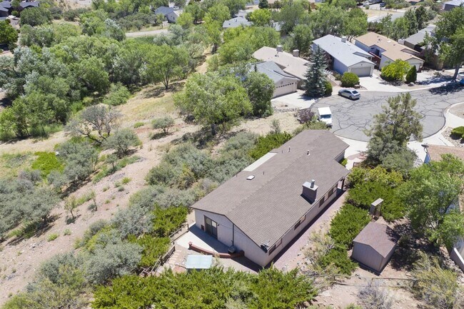 Building Photo - Home in Cliff Rose!