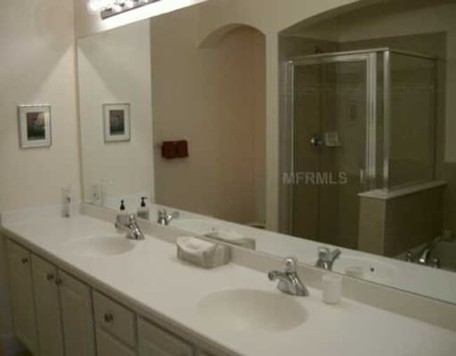 Building Photo - 1230 Wright Cir