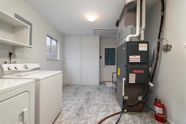 Building Photo - Fantastic 3bd/2ba home! Let yourself in!