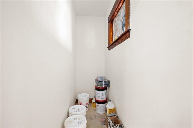 Building Photo - 183 Vernon St