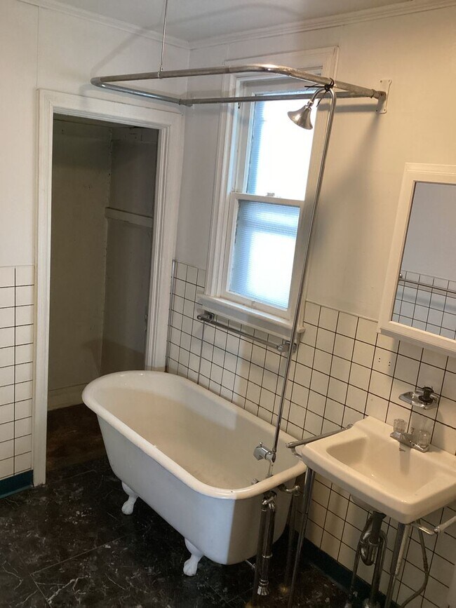 Building Photo - 6- 8 E. Third Street