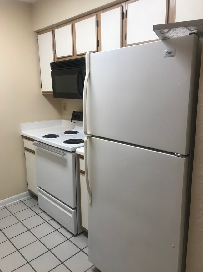 Building Photo - 3410 Pinewalk Dr N