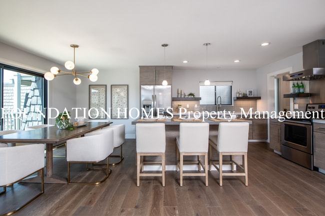 Building Photo - Top Floor 2BD/2BA Waterfront Luxury in Greenwood Cove!  Pool!  Parking!  FOUNDATION