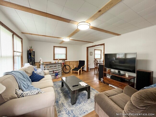 Building Photo - 120 Crestmont Ave