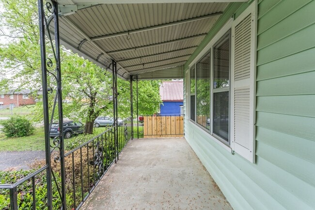 Building Photo - Single Level 3 Bedroom Home in East Ridge!