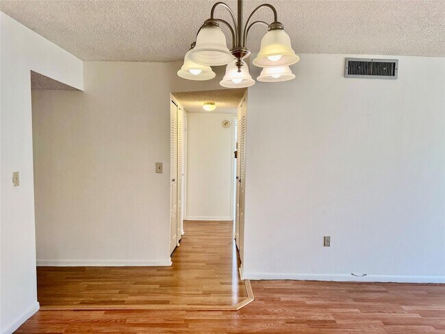 Building Photo - 1810 N Lauderdale Ave