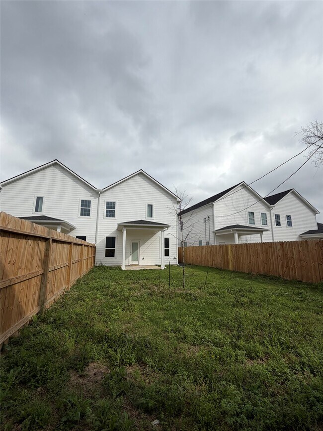 Building Photo - 10123 Grover Ln