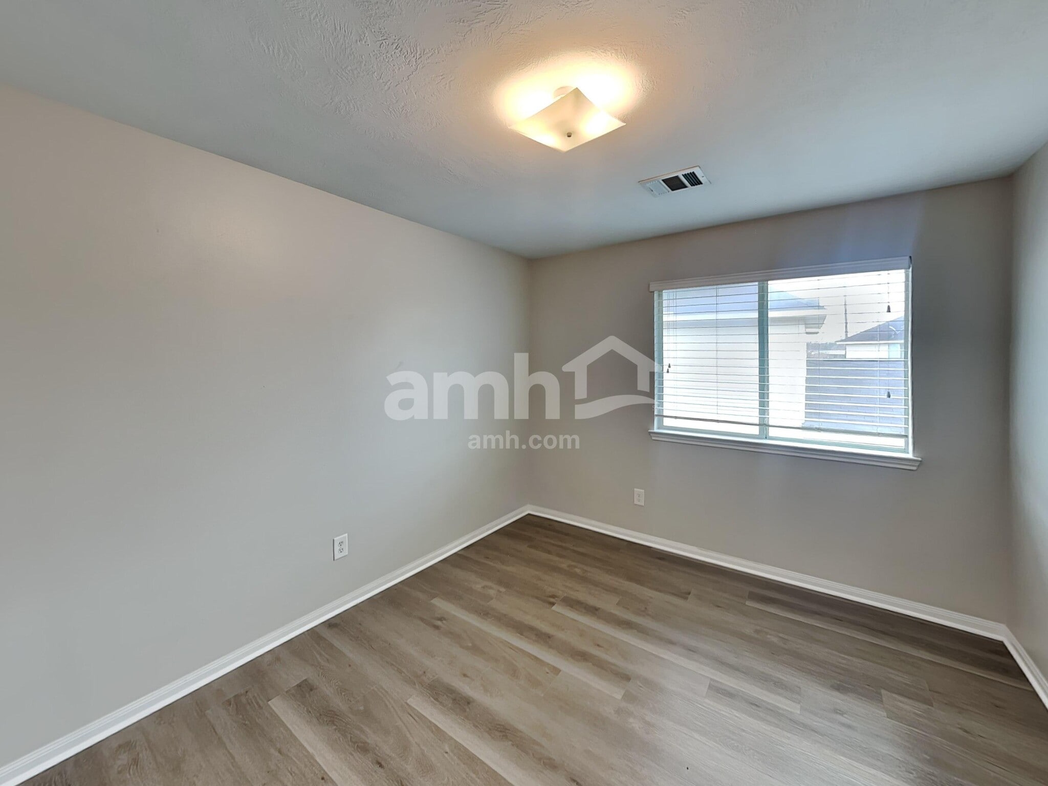 Building Photo - 13323 Ambrosa Dr