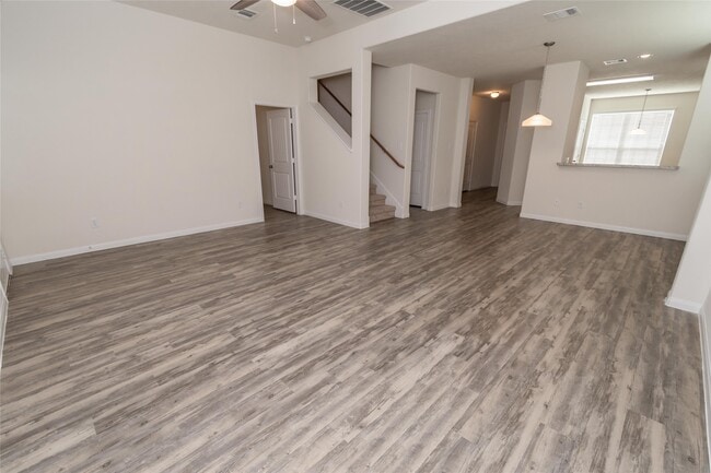 Building Photo - 26 Lazy Swing Ct