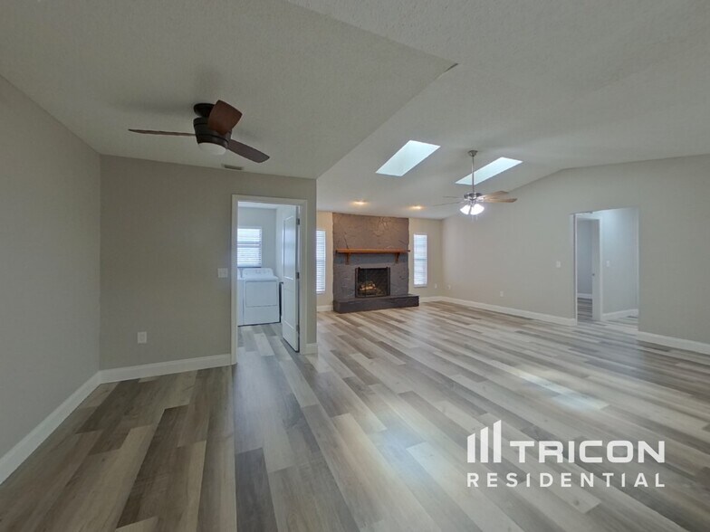 Building Photo - 1535 Bay Hill Cir