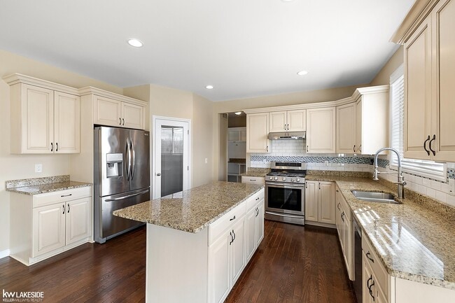 Building Photo - 46267 Terrace Dr