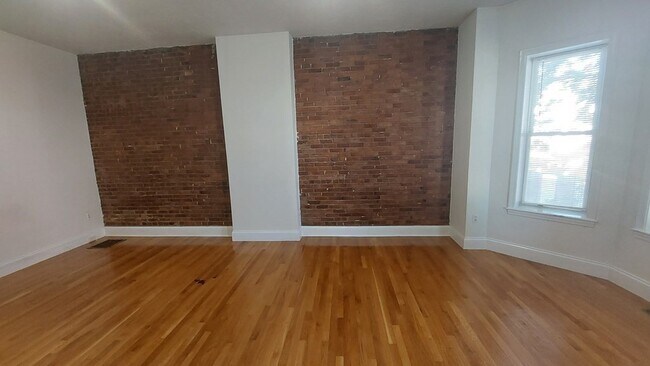 Building Photo - 76 W Cottage St