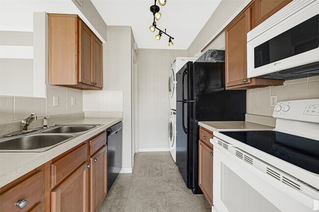 Building Photo - 4011 NASA Road 1