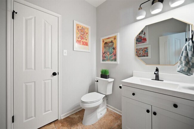 Building Photo - 6915 Gentle Oak Dr