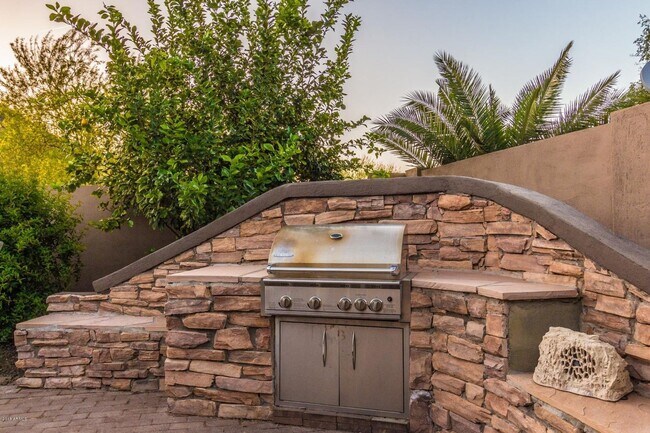 Building Photo - Gorgeous 5 Bedroom 3.5 Bath Stetson Valley...