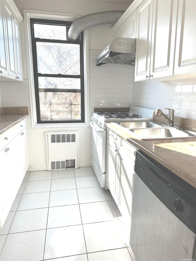 Building Photo - 150-11-150-72 72nd Rd