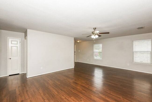 Building Photo - 16904 Fenwick Ct