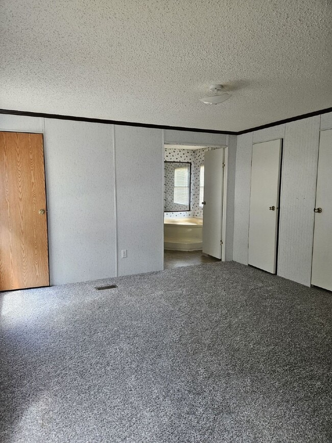 Building Photo - 3 Bedroom/2 bath mobile home