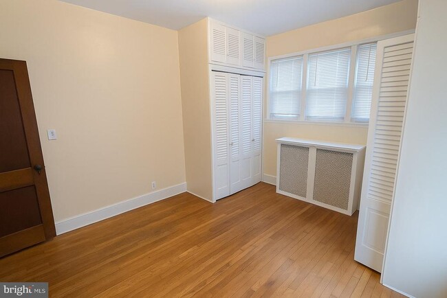 Building Photo - 10001 Dallas Ave