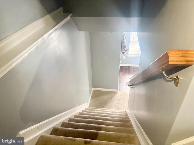 Building Photo - 927 Tipton Rd