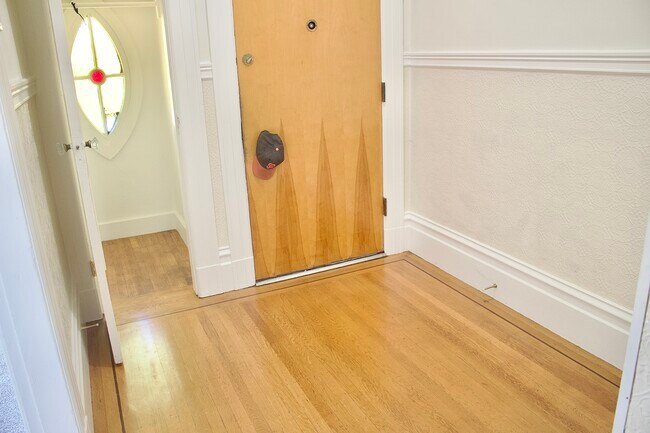 Building Photo - 1221 18th St