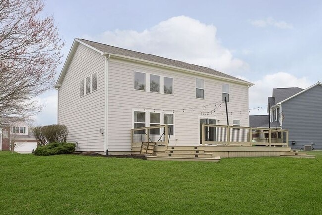 Building Photo - Beautiful updated home in West Carmel!