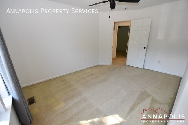 Building Photo - 2808 Traxler Ct