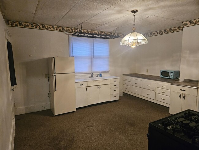 Building Photo - 220 N Prairie Ave