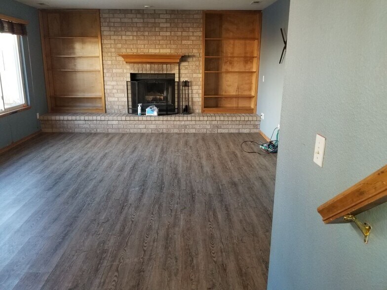 Building Photo - 1376 Coolcrest Dr