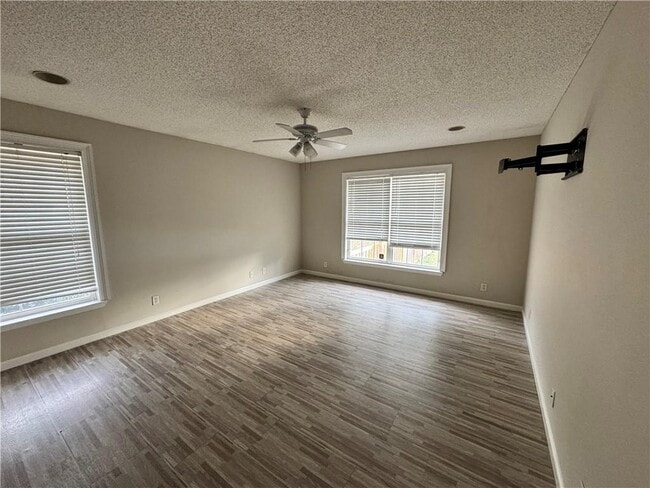 Building Photo - 183 Wood Crest Cir