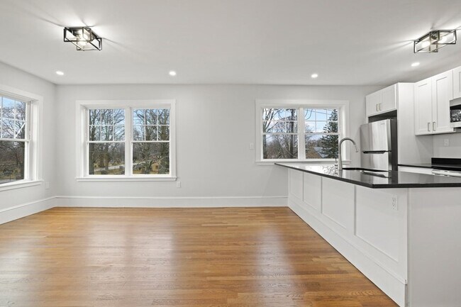 Building Photo - 49 Milwood St