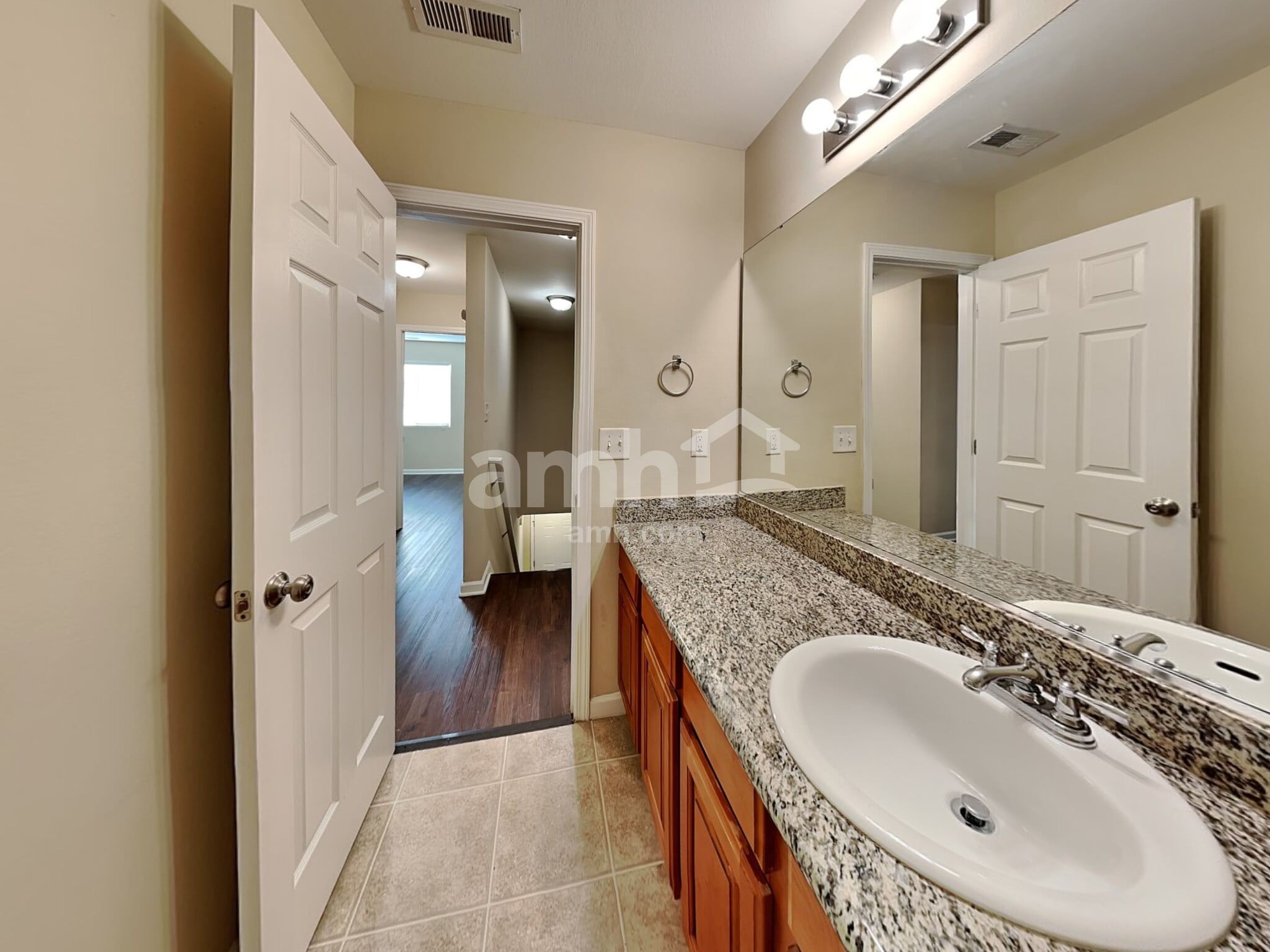 Building Photo - 107 Oak Knoll Dr