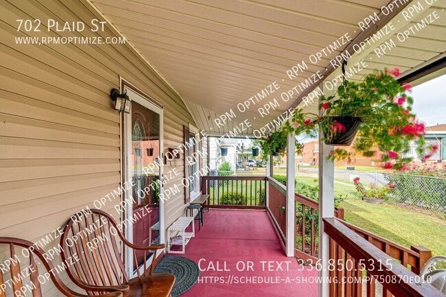 Building Photo - 702 Plaid St