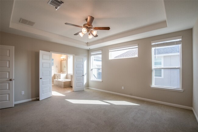 Building Photo - 10013 Granary Dr