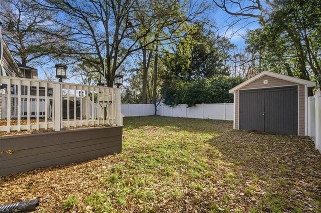 Building Photo - 1325 W Little Creek Rd