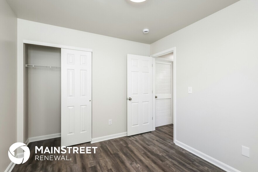 Building Photo - 7003 Hollow Oaks Dr