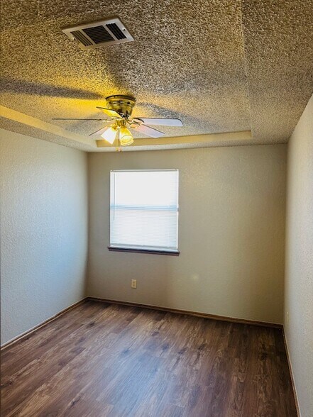 Building Photo - 600 Fire Light Dr