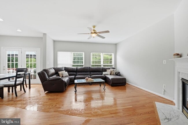 Building Photo - 6355 Willowfield Way