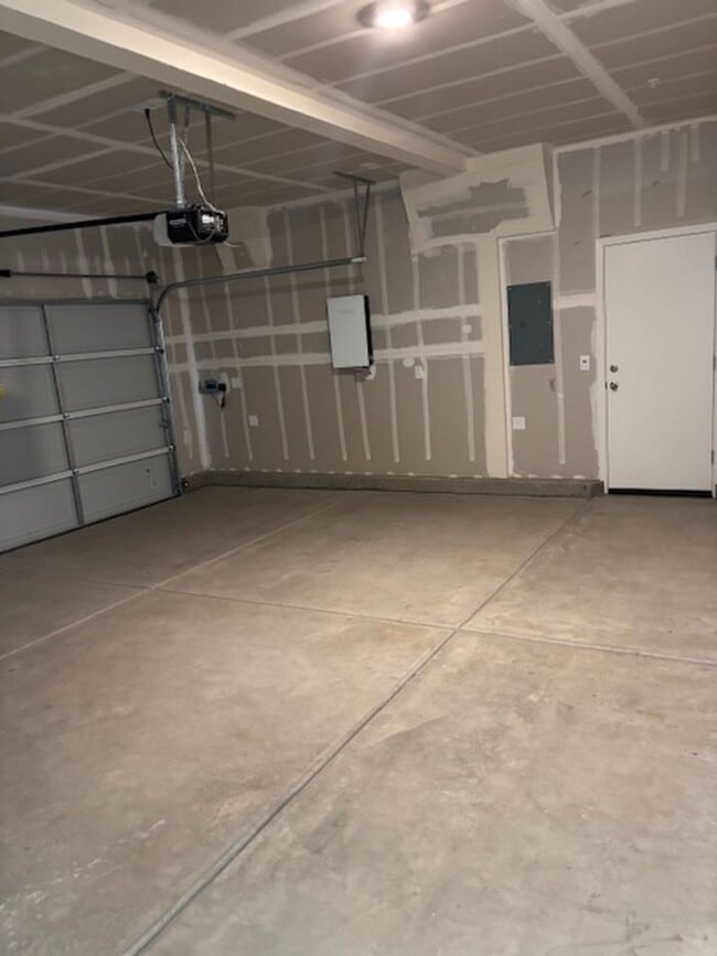 Building Photo - Brand New DR Horton Smart Home with 5 Bedr...