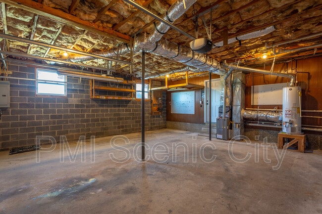 Building Photo - 8128 Fallen Maple Dr