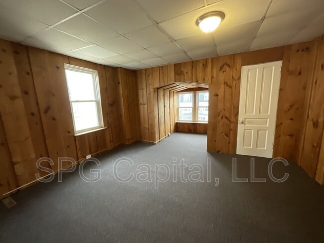 Building Photo - 245 W Jackson St