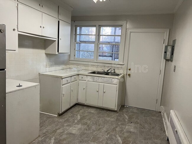 Building Photo - 420-422 N Mercer St