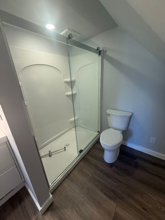 Building Photo - Great updated home on quiet downtown street, fenced yard.