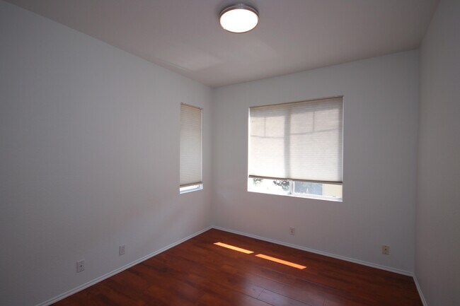 Building Photo - 1100 Rosewalk Way